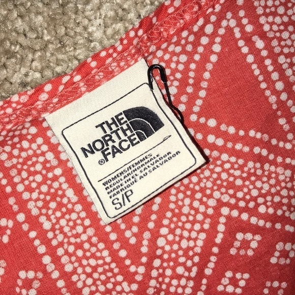 🔥$SALE$🔥 The North Face Sleeveless Blouse - Picture 4 of 5